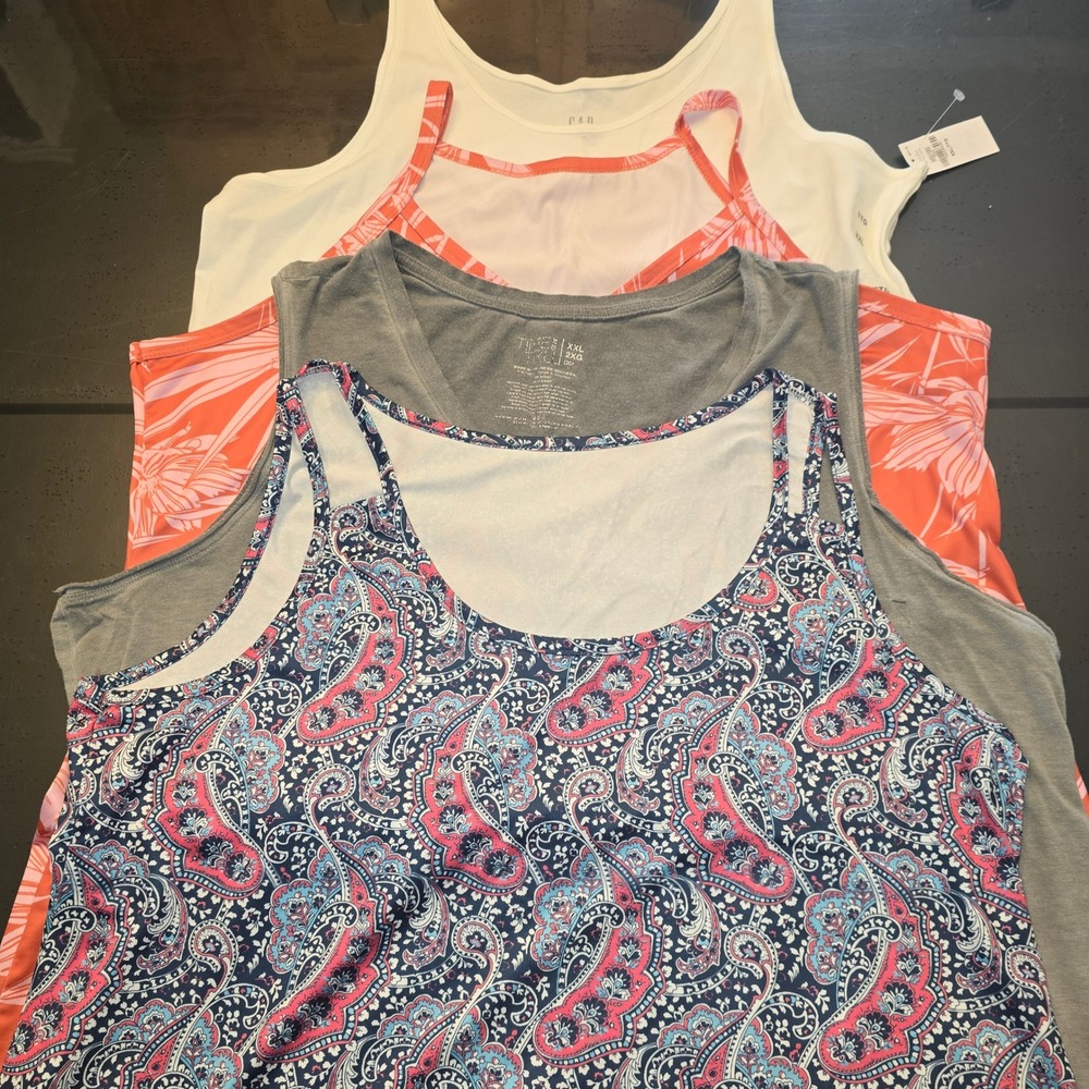 Lot of 4 Womens Tank Tops XXL 2X GAP Time and Tru White Gray Floral Paisley